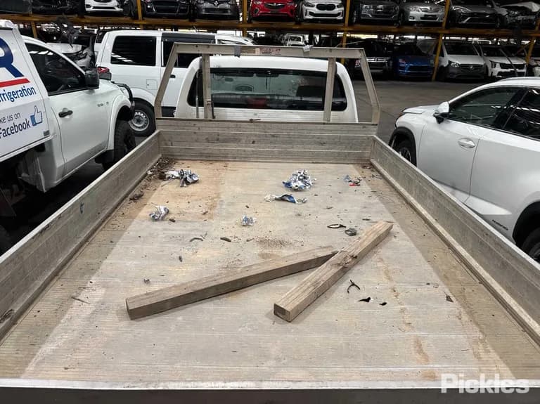 2007 Toyota Hilux Used VIN MR0CX12G900029104 – engine bay 2007 Toyota Hilux Used VIN MR0CX12G900029104 – engine bay