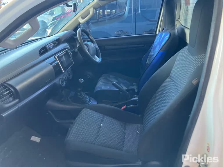 2016 Toyota Hilux Used VIN MR0EX3CB801107499 – interior seats 2016 Toyota Hilux Used VIN MR0EX3CB801107499 – interior seats