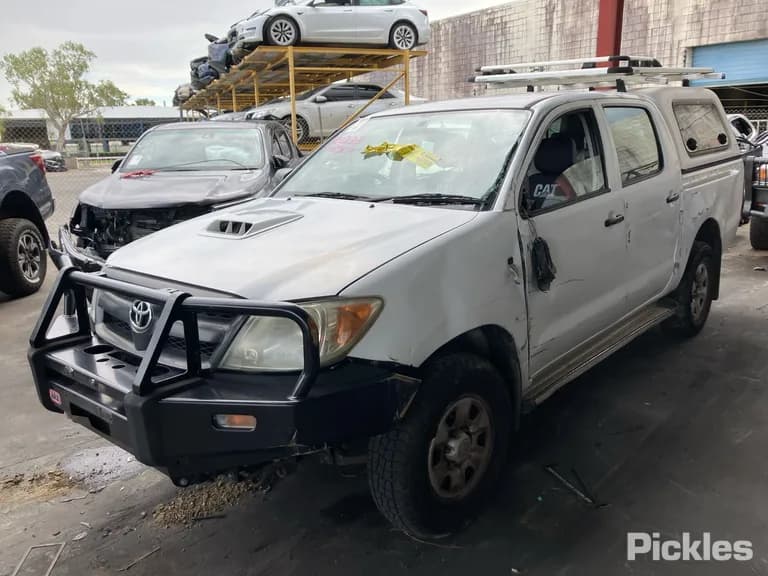 2007 Toyota Hilux Used VIN MR0FZ22GX01157343 – trunk area 2007 Toyota Hilux Used VIN MR0FZ22GX01157343 – trunk area
