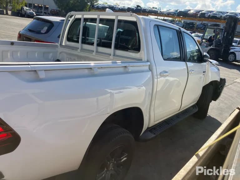2024 Toyota Hilux Used VIN MR0JA3DD300353494 – photo 11 2024 Toyota Hilux Used VIN MR0JA3DD300353494 – photo 11