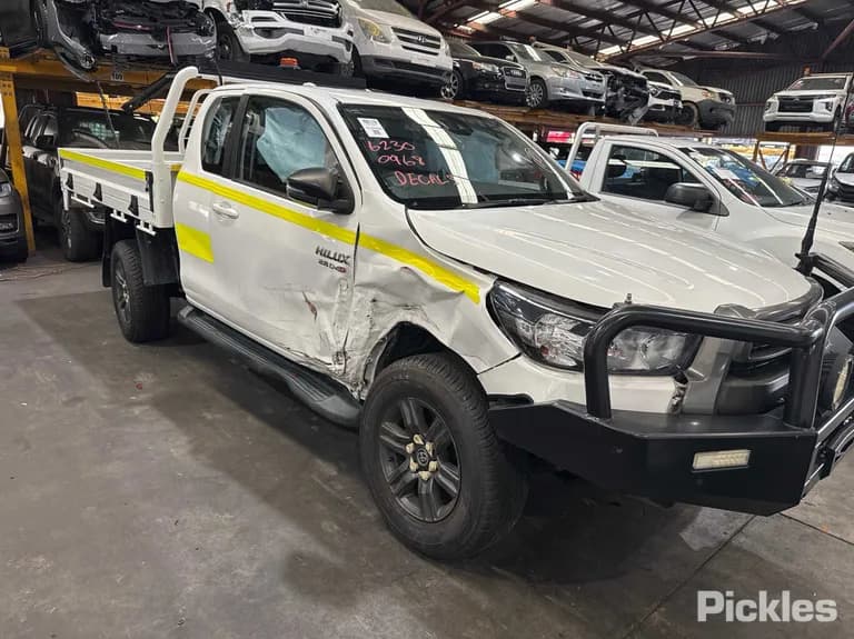 2022 Toyota Hilux Used VIN MR0KA3CC701176827 – trunk area 2022 Toyota Hilux Used VIN MR0KA3CC701176827 – trunk area