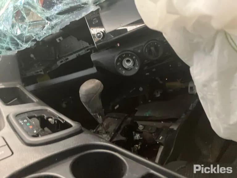 2025 Toyota Hilux Used VIN MR0KA3CD306821730 – front exterior 2025 Toyota Hilux Used VIN MR0KA3CD306821730 – front exterior
