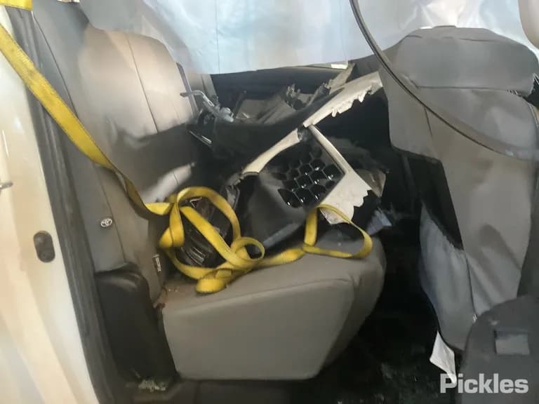 2025 Toyota Hilux Used VIN MR0KA3CD306821730 – dashboard 2025 Toyota Hilux Used VIN MR0KA3CD306821730 – dashboard