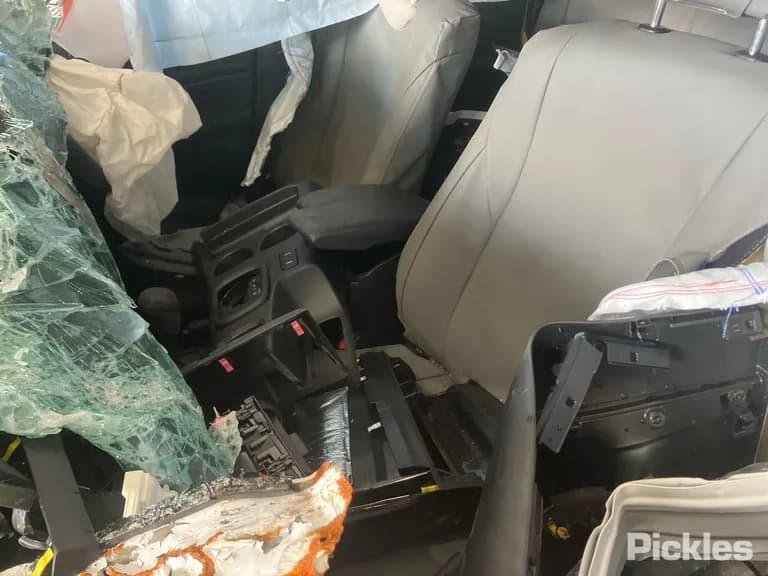 2025 Toyota Hilux Used VIN MR0KA3CD306821730 – interior seats 2025 Toyota Hilux Used VIN MR0KA3CD306821730 – interior seats