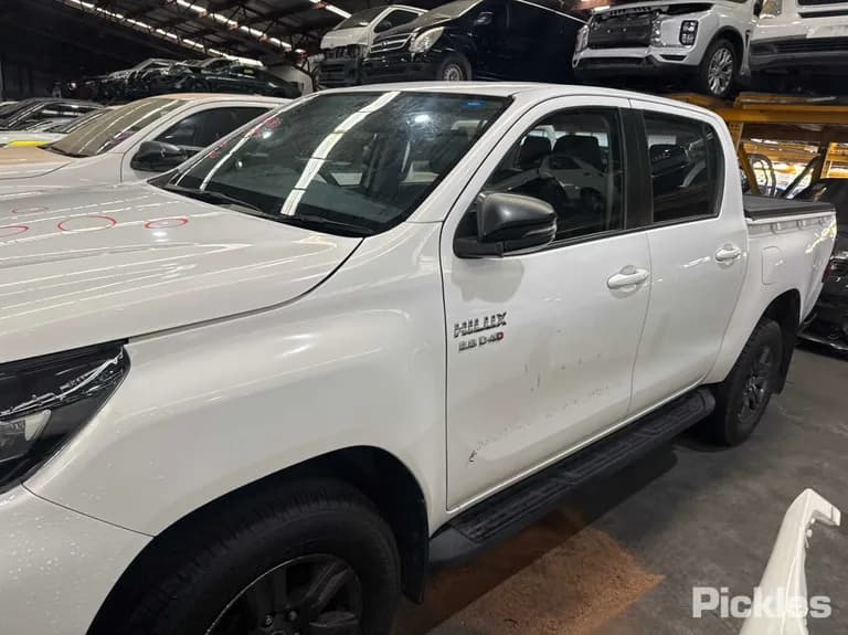 2022 Toyota Hilux Used VIN MR0KA3CD801280008 – interior seats 2022 Toyota Hilux Used VIN MR0KA3CD801280008 – interior seats