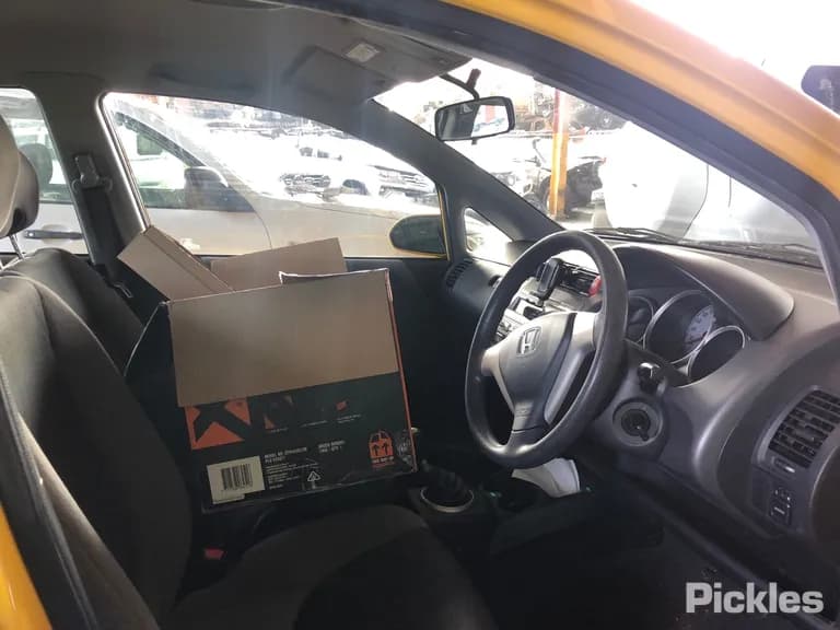 2006 Honda Jazz Used VIN MRHGD17506P040385 – engine bay 2006 Honda Jazz Used VIN MRHGD17506P040385 – engine bay
