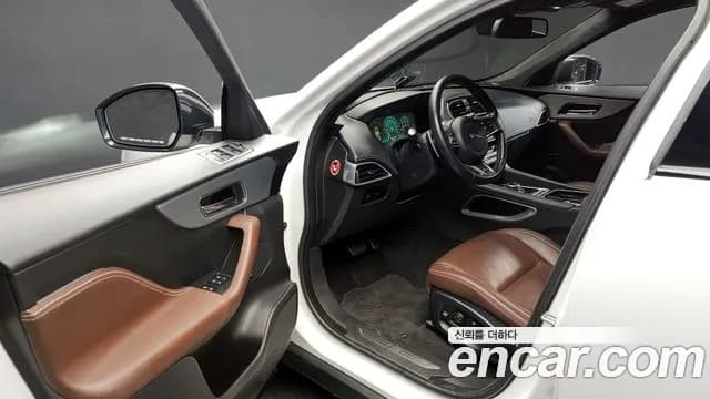 2017 Jaguar F-PACE 30d S Sold VIN SADCA2BK3HA884854 – trunk area 2017 Jaguar F-PACE 30d S Sold VIN SADCA2BK3HA884854 – trunk area