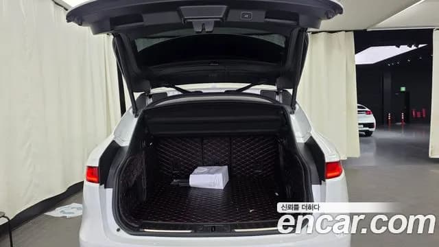2019 Jaguar F-PACE 20d R-Sport Sold VIN SADCA2BN6KA363726 – photo 24 2019 Jaguar F-PACE 20d R-Sport Sold VIN SADCA2BN6KA363726 – photo 24