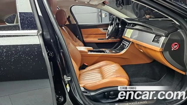 2018 Jaguar XF (X260) 20d Portfolio AWD Sold VIN SAJBA4BN7JCY73252 – interior seats 2018 Jaguar XF (X260) 20d Portfolio AWD Sold VIN SAJBA4BN7JCY73252 – interior seats