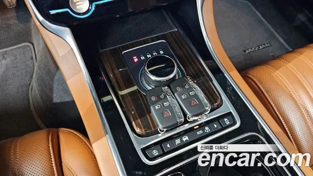 2018 Jaguar XF (X260) 20d Portfolio AWD Sold VIN SAJBA4BN7JCY73252 – photo 14 2018 Jaguar XF (X260) 20d Portfolio AWD Sold VIN SAJBA4BN7JCY73252 – photo 14