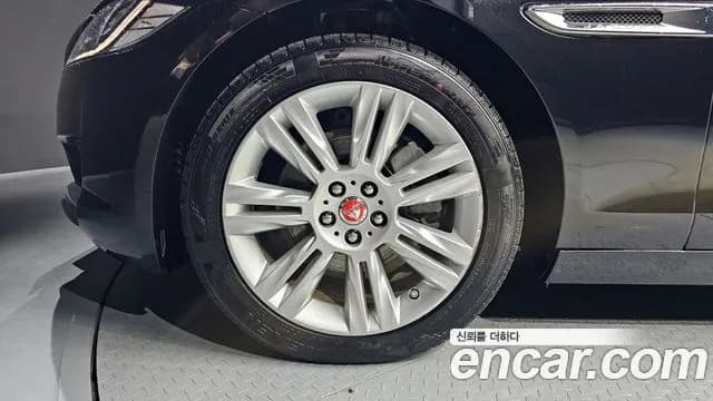 2018 Jaguar XF (X260) 20d Portfolio AWD Sold VIN SAJBA4BN7JCY73252 – photo 16 2018 Jaguar XF (X260) 20d Portfolio AWD Sold VIN SAJBA4BN7JCY73252 – photo 16
