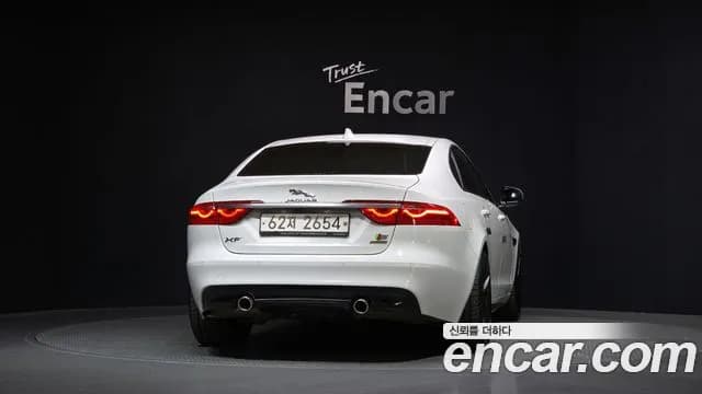 2017 Jaguar XF (X260) 3.0 S AWD Sold VIN SAJBA4BV1HCY28804 – interior seats 2017 Jaguar XF (X260) 3.0 S AWD Sold VIN SAJBA4BV1HCY28804 – interior seats