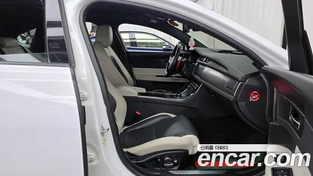 2017 Jaguar XF (X260) 3.0 S AWD Sold VIN SAJBA4BV1HCY28804 – photo 18 2017 Jaguar XF (X260) 3.0 S AWD Sold VIN SAJBA4BV1HCY28804 – photo 18
