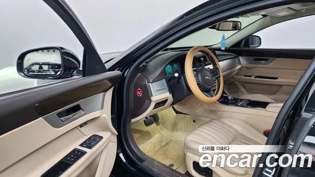 2018 Jaguar XF (X260) 20d Portfolio Sold VIN SAJBB4BN2JCY67727 – side profile 2018 Jaguar XF (X260) 20d Portfolio Sold VIN SAJBB4BN2JCY67727 – side profile