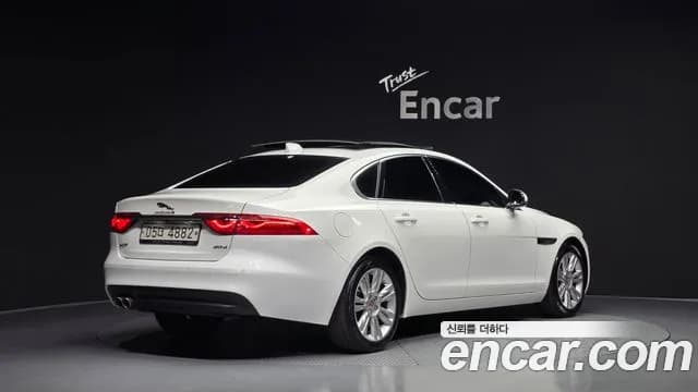 2018 Jaguar XF (X260) 20d Portfolio Sold VIN SAJBB4BN9JCY66395 – interior seats 2018 Jaguar XF (X260) 20d Portfolio Sold VIN SAJBB4BN9JCY66395 – interior seats