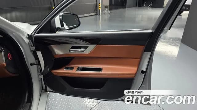 2018 Jaguar XF (X260) 20d Portfolio Sold VIN SAJBB4BN9JCY66395 – photo 23 2018 Jaguar XF (X260) 20d Portfolio Sold VIN SAJBB4BN9JCY66395 – photo 23