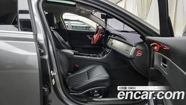 2019 Jaguar XF (X260) 25t Portfolio Sold VIN SAJBB4BX3KCY76844 – trunk area 2019 Jaguar XF (X260) 25t Portfolio Sold VIN SAJBB4BX3KCY76844 – trunk area