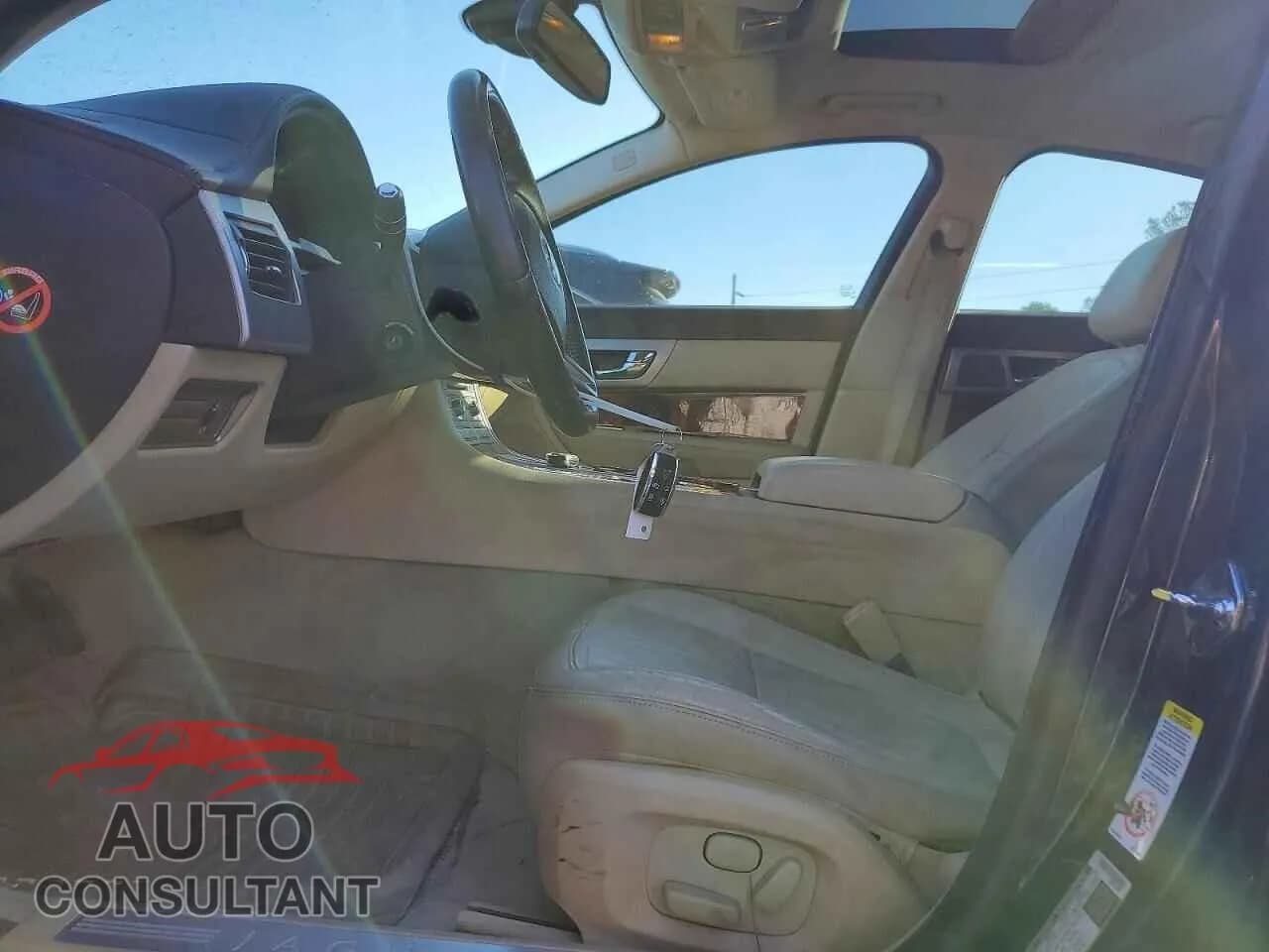 2009 JAGUAR XF Damaged VIN SAJWA05B09HR31213 – exterior detail 2009 JAGUAR XF Damaged VIN SAJWA05B09HR31213 – exterior detail
