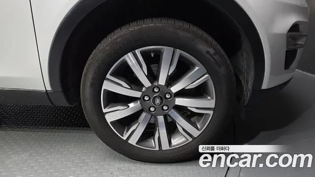 2018 Land Rover Discovery Sport 2.0 TD4 HSE Luxury Sold VIN SALCA2BN0JH740917 – trunk area 2018 Land Rover Discovery Sport 2.0 TD4 HSE Luxury Sold VIN SALCA2BN0JH740917 – trunk area