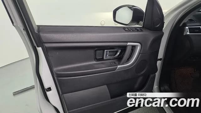 2019 Land Rover Discovery Sport 2.0 TD4 SE (150PS) Sold VIN SALCA2BN1KH782160 – trunk area 2019 Land Rover Discovery Sport 2.0 TD4 SE (150PS) Sold VIN SALCA2BN1KH782160 – trunk area
