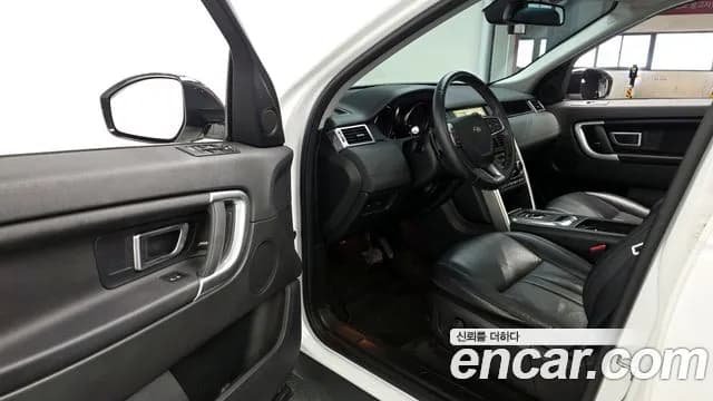 2019 Land Rover Discovery Sport 2.0 TD4 SE (150PS) Sold VIN SALCA2BN4KH822733 – trunk area 2019 Land Rover Discovery Sport 2.0 TD4 SE (150PS) Sold VIN SALCA2BN4KH822733 – trunk area