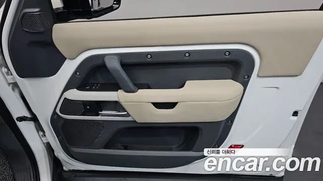 2022 Land Rover Defender (L663) 90 D250 SE Sold VIN SALEA6BW6N2088547 – trunk area 2022 Land Rover Defender (L663) 90 D250 SE Sold VIN SALEA6BW6N2088547 – trunk area