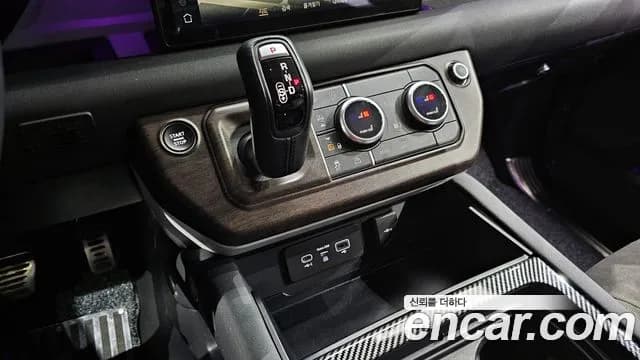 2020 Land Rover Defender (L663) 110 D240 S Sold VIN SALEA7BN2L2007084 – interior seats 2020 Land Rover Defender (L663) 110 D240 S Sold VIN SALEA7BN2L2007084 – interior seats