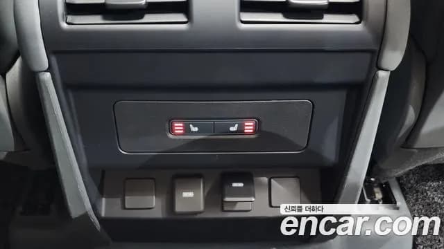2023 Land Rover Defender (L663) 110 P300 X-Dynamic SE Sold VIN SALEA7BX8P2235033 – interior seats 2023 Land Rover Defender (L663) 110 P300 X-Dynamic SE Sold VIN SALEA7BX8P2235033 – interior seats