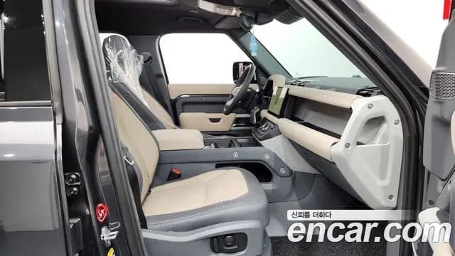 2023 Land Rover Defender (L663) 110 P300 X-Dynamic SE Sold VIN SALEA7BX8P2235033 – photo 32 2023 Land Rover Defender (L663) 110 P300 X-Dynamic SE Sold VIN SALEA7BX8P2235033 – photo 32