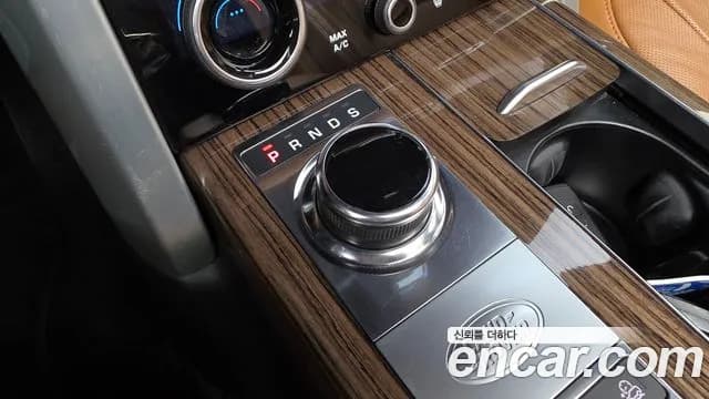 2019 Land Rover Range Rover 4th Gen 4.4 SDV8 Vogue SE DIESEL Sold VIN SALGA2BJ3KA528523 – rear exterior 2019 Land Rover Range Rover 4th Gen 4.4 SDV8 Vogue SE DIESEL Sold VIN SALGA2BJ3KA528523 – rear exterior