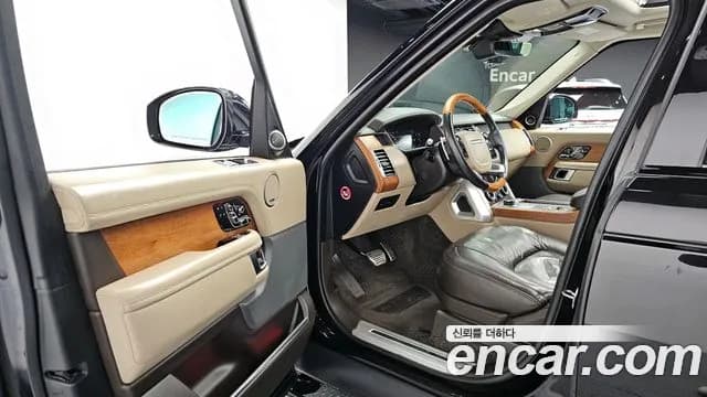 2019 Land Rover Range Rover 4th Gen 4.4 SDV8 AB DIESEL Sold VIN SALGA2BJXKA540099 – rear exterior 2019 Land Rover Range Rover 4th Gen 4.4 SDV8 AB DIESEL Sold VIN SALGA2BJXKA540099 – rear exterior