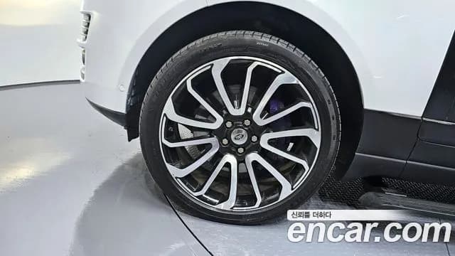 2017 Land Rover Range Rover 4th Gen 4.4 SDV8 Vogue SE DIESEL Sold VIN SALGA2FJ4HA322159 – trunk area 2017 Land Rover Range Rover 4th Gen 4.4 SDV8 Vogue SE DIESEL Sold VIN SALGA2FJ4HA322159 – trunk area