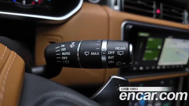 2019 Land Rover Range Rover 4th Gen 4.4 SDV8 AB LWB DIESEL Sold VIN SALGA3BJ6KA518798 – interior seats 2019 Land Rover Range Rover 4th Gen 4.4 SDV8 AB LWB DIESEL Sold VIN SALGA3BJ6KA518798 – interior seats