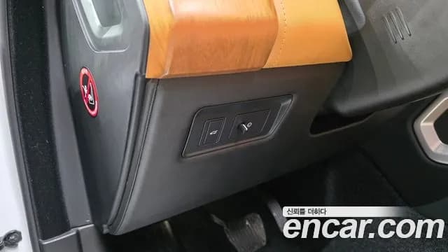 2019 Land Rover Range Rover 4th Gen 4.4 SDV8 AB LWB DIESEL Sold VIN SALGA3BJ6KA518798 – engine bay 2019 Land Rover Range Rover 4th Gen 4.4 SDV8 AB LWB DIESEL Sold VIN SALGA3BJ6KA518798 – engine bay