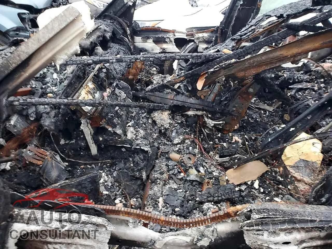 2015 LAND ROVER RANGEROVER Damaged VIN SALGS2VFXFA203362 – exterior detail 2015 LAND ROVER RANGEROVER Damaged VIN SALGS2VFXFA203362 – exterior detail