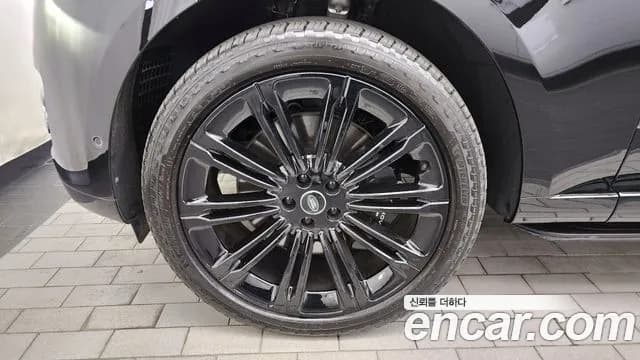 2024 Land Rover Range Rover 5th Gen P530 Autobiography Long Wheel Base Sold VIN SALKABB98RA247070 – exterior detail 2024 Land Rover Range Rover 5th Gen P530 Autobiography Long Wheel Base Sold VIN SALKABB98RA247070 – exterior detail