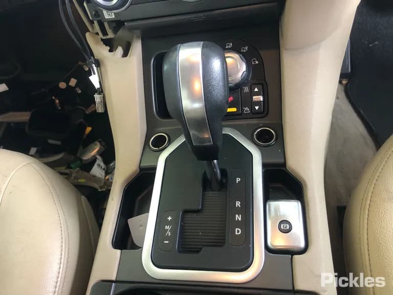 2009 Land Rover Discovery 4 Used VIN SALLAAAF3AA520170 – rear exterior 2009 Land Rover Discovery 4 Used VIN SALLAAAF3AA520170 – rear exterior