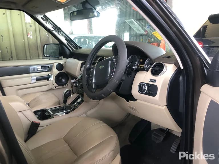 2009 Land Rover Discovery 4 Used VIN SALLAAAF3AA520170 – trunk area 2009 Land Rover Discovery 4 Used VIN SALLAAAF3AA520170 – trunk area