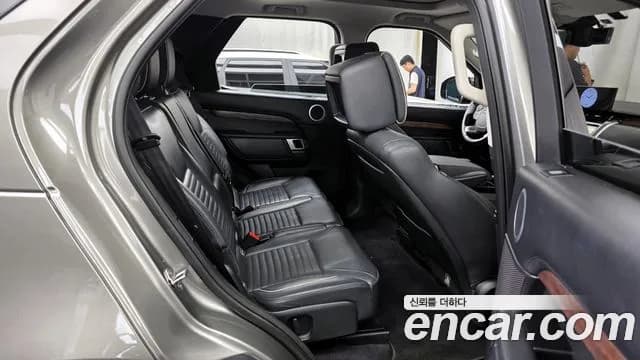 2017 Land Rover Discovery 5 3.0 TD6 HSE Luxury Sold VIN SALRA2BK0HA034419 – trunk area 2017 Land Rover Discovery 5 3.0 TD6 HSE Luxury Sold VIN SALRA2BK0HA034419 – trunk area