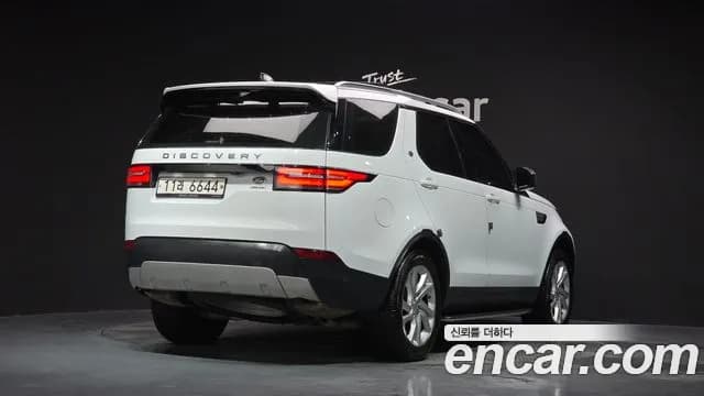 2017 Land Rover Discovery 5 3.0 TD6 HSE Sold VIN SALRA2BK2HA037161 – trunk area 2017 Land Rover Discovery 5 3.0 TD6 HSE Sold VIN SALRA2BK2HA037161 – trunk area
