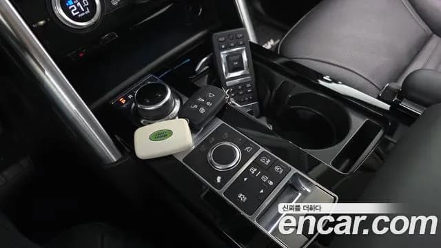 2017 Land Rover Discovery 5 3.0 TD6 HSE Luxury Sold VIN SALRA2BK7HA045868 – front exterior 2017 Land Rover Discovery 5 3.0 TD6 HSE Luxury Sold VIN SALRA2BK7HA045868 – front exterior