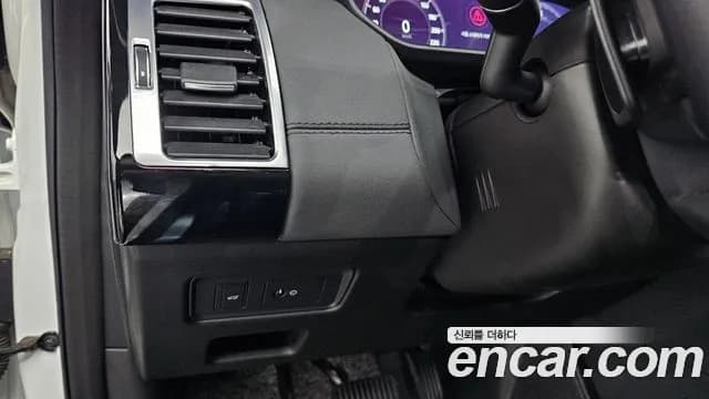 2018 Land Rover Discovery 5 3.0 TD6 HSE Sold VIN SALRA2BK9JA056814 – trunk area 2018 Land Rover Discovery 5 3.0 TD6 HSE Sold VIN SALRA2BK9JA056814 – trunk area