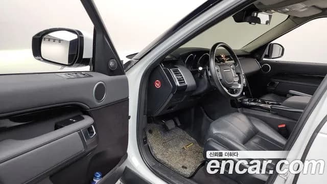 2018 Land Rover Discovery 5 2.0 SD4 SE Sold VIN SALRA2BN0JA073155 – trunk area 2018 Land Rover Discovery 5 2.0 SD4 SE Sold VIN SALRA2BN0JA073155 – trunk area