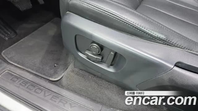 2019 Land Rover Discovery 5 2.0 SD4 SE Sold VIN SALRA2BN6K2403635 – interior seats 2019 Land Rover Discovery 5 2.0 SD4 SE Sold VIN SALRA2BN6K2403635 – interior seats