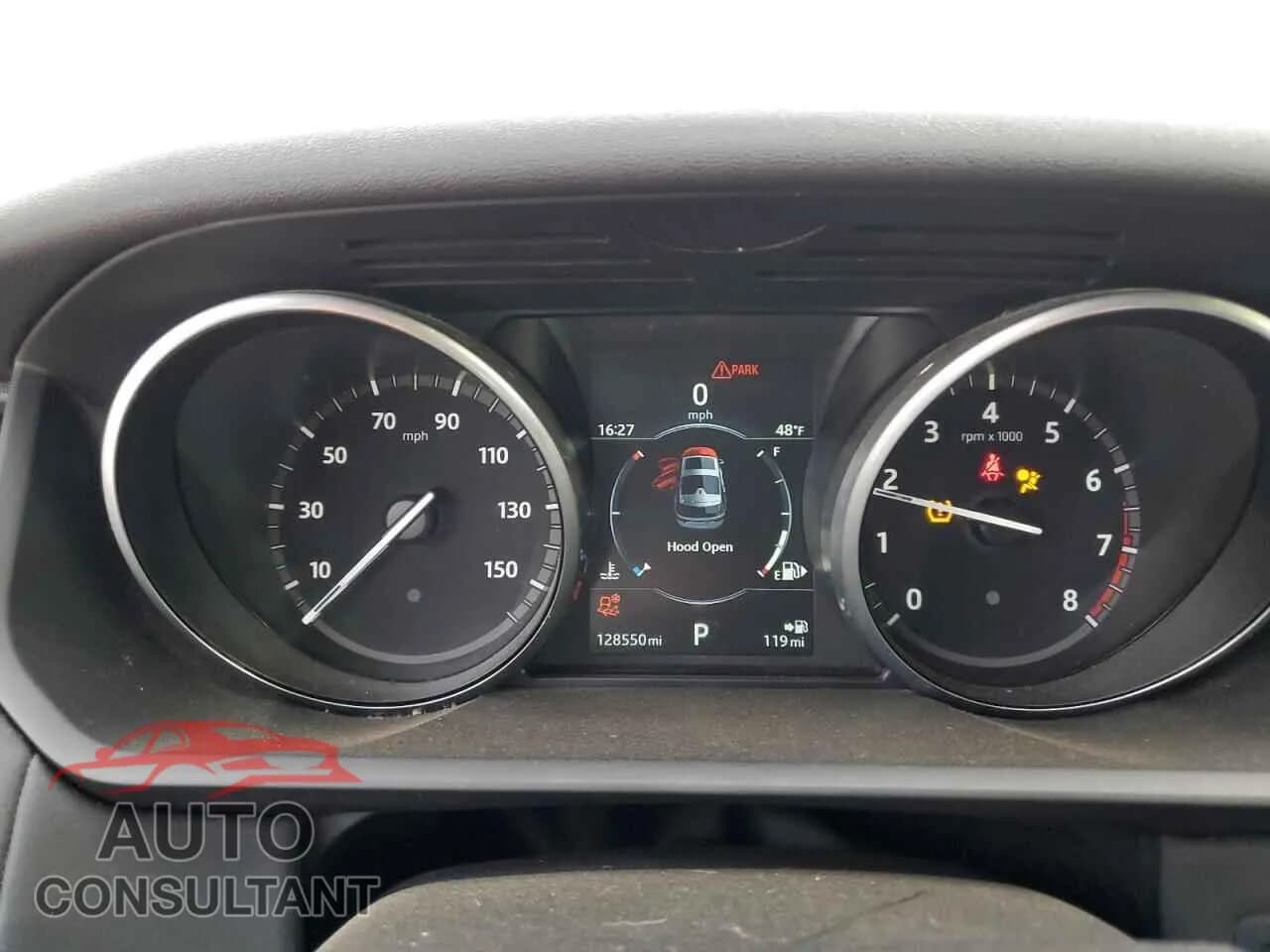 2017 LAND ROVER DISCOVERY Damaged VIN SALRGBBV7HA041621 – trunk area 2017 LAND ROVER DISCOVERY Damaged VIN SALRGBBV7HA041621 – trunk area