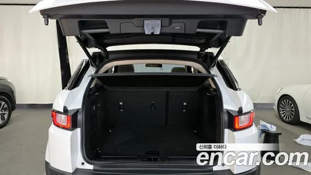 2017 Land Rover Range Rover Evoque 2.0 TD4 SE Sold VIN SALVA2BN6HH171039 – trunk area 2017 Land Rover Range Rover Evoque 2.0 TD4 SE Sold VIN SALVA2BN6HH171039 – trunk area