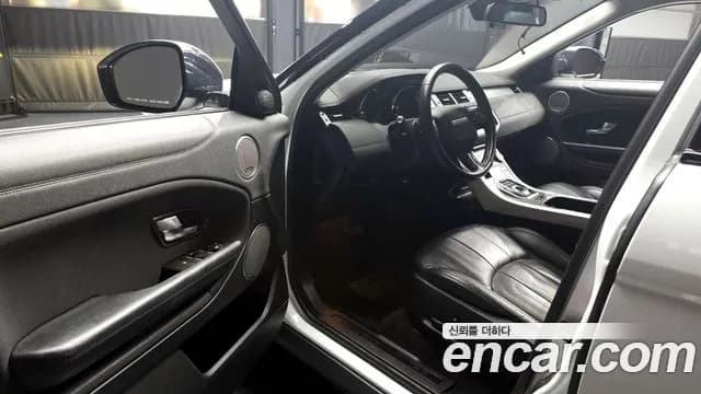2018 Land Rover Range Rover Evoque 2.0 TD4 SE Sold VIN SALVA2BN6JH269008 – interior seats 2018 Land Rover Range Rover Evoque 2.0 TD4 SE Sold VIN SALVA2BN6JH269008 – interior seats