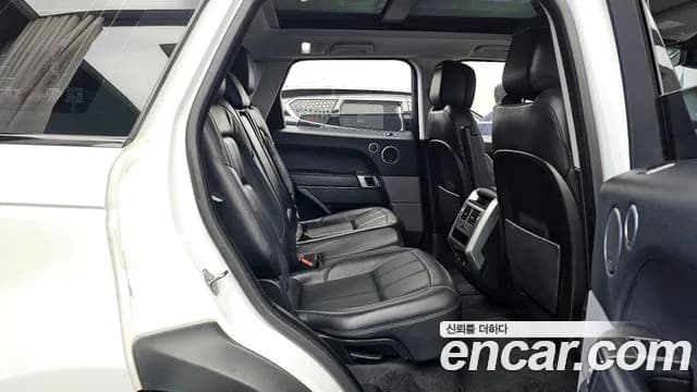 2018 Land Rover Range Rover Sport 2nd Gen 3.0 SDV6 HSE Sold VIN SALWA2BKXJA697778 – trunk area 2018 Land Rover Range Rover Sport 2nd Gen 3.0 SDV6 HSE Sold VIN SALWA2BKXJA697778 – trunk area