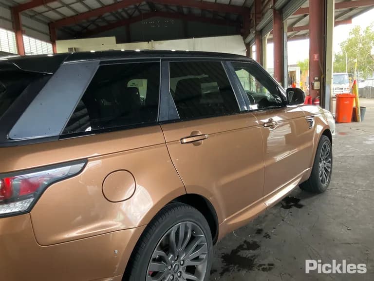 2015 Land Rover Range Rover Sport Used VIN SALWA2VE7GA551224 – exterior detail 2015 Land Rover Range Rover Sport Used VIN SALWA2VE7GA551224 – exterior detail