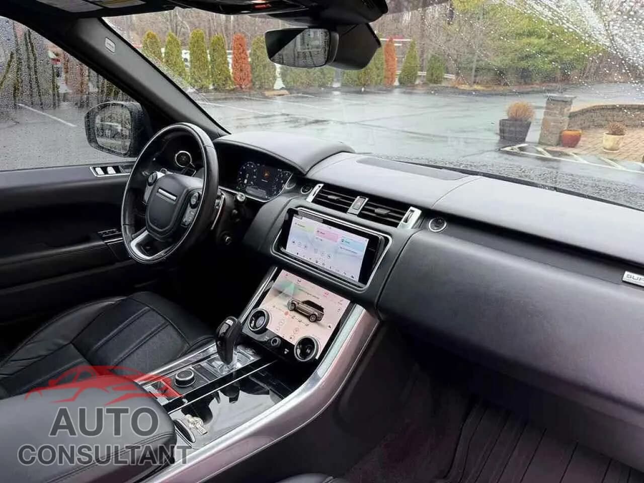 2019 LAND ROVER RANGEROVER Used VIN SALWV2SV4KA420589 – trunk area 2019 LAND ROVER RANGEROVER Used VIN SALWV2SV4KA420589 – trunk area